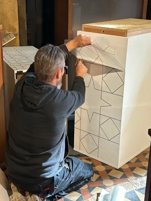 Travaux de mise en valeur des nouvelles vitrine haute sécurité