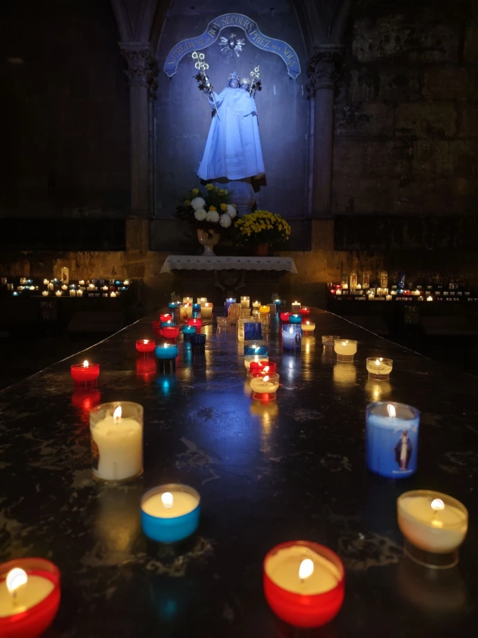 Lampe d'autel au sein de la Cathédrale Saint Étienne de Metz