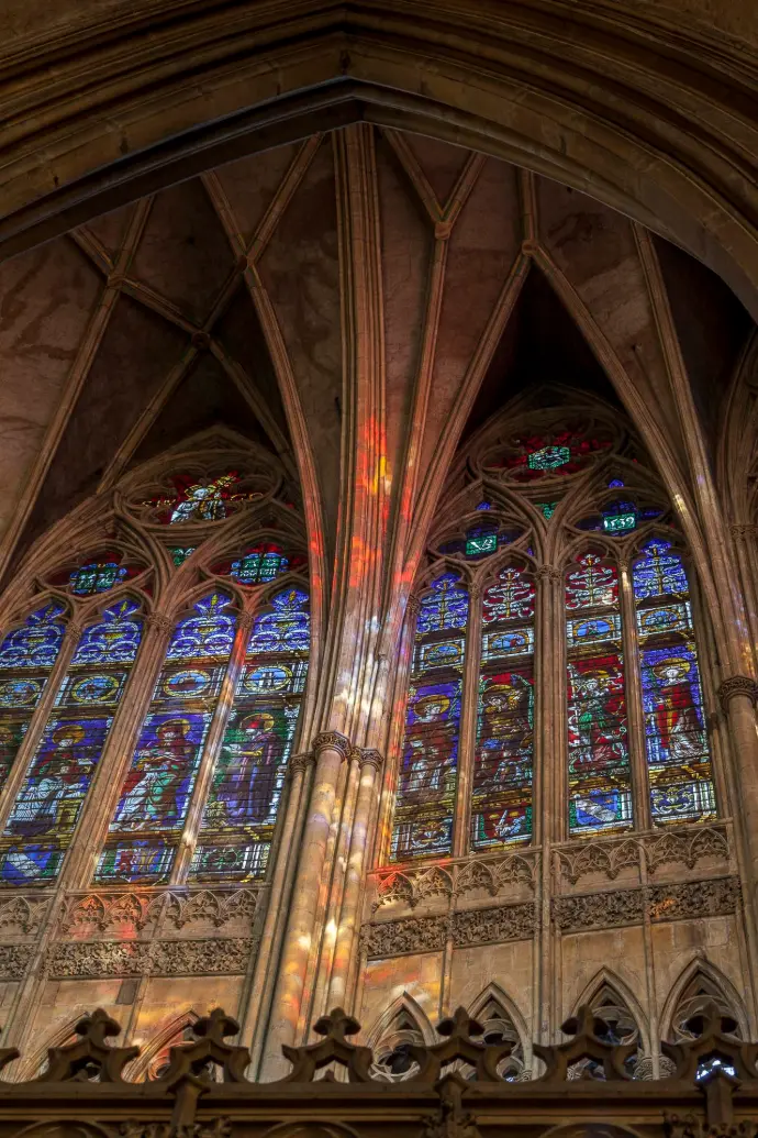 Vue intérieure des vitraux de la Cathédrale Saint-Étienne de Metz