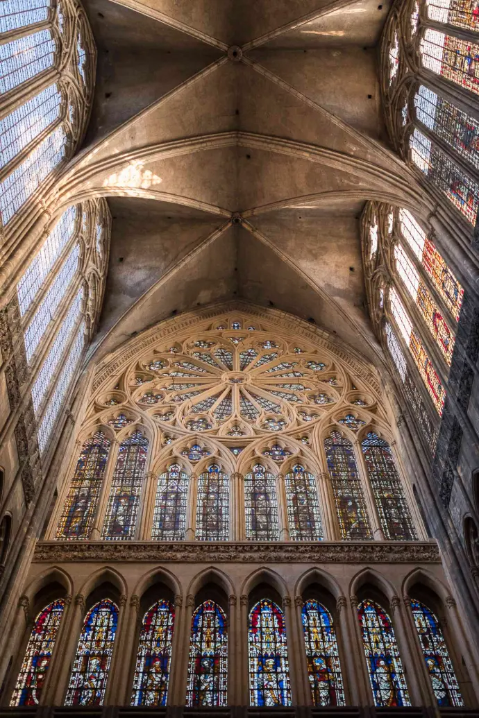 Vue intérieure des vitraux de la Cathédrale Saint-Étienne de Metz
