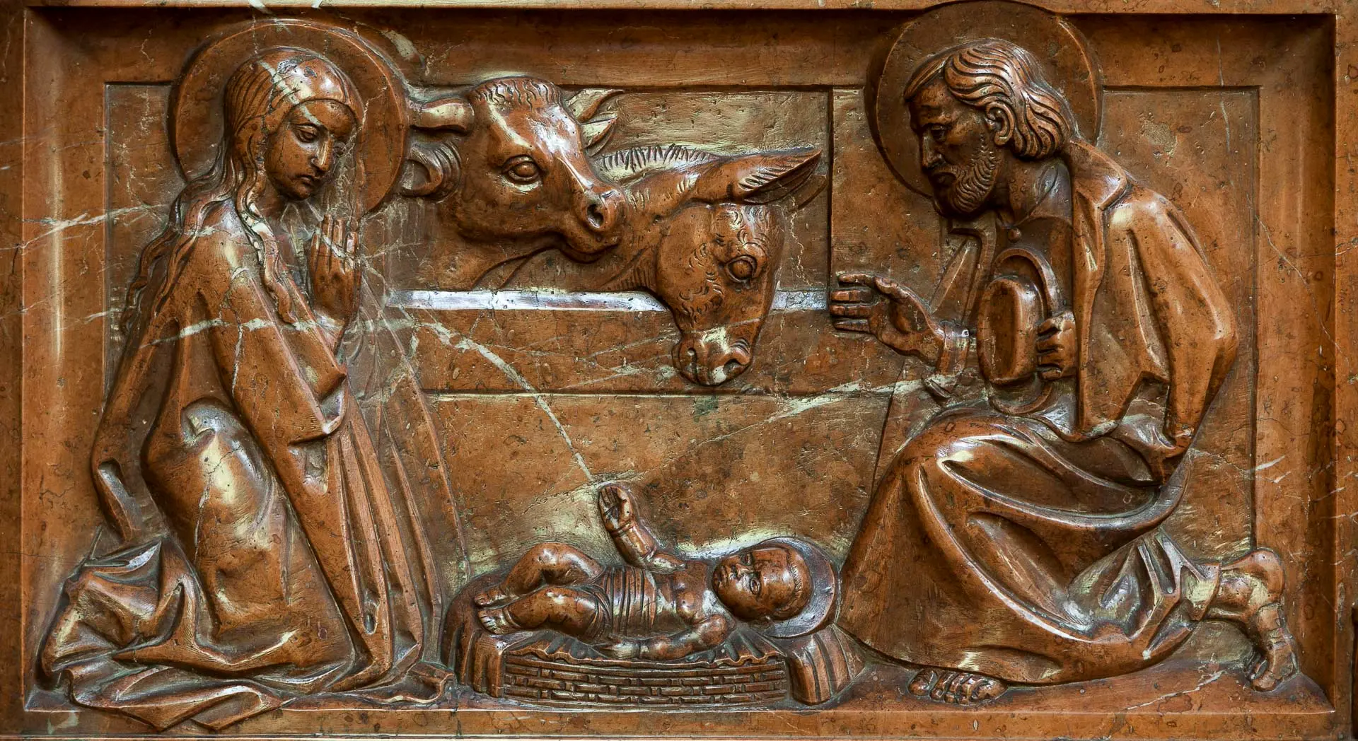 Sculpture en bois de la nativité dans la Cathédrale de Metz