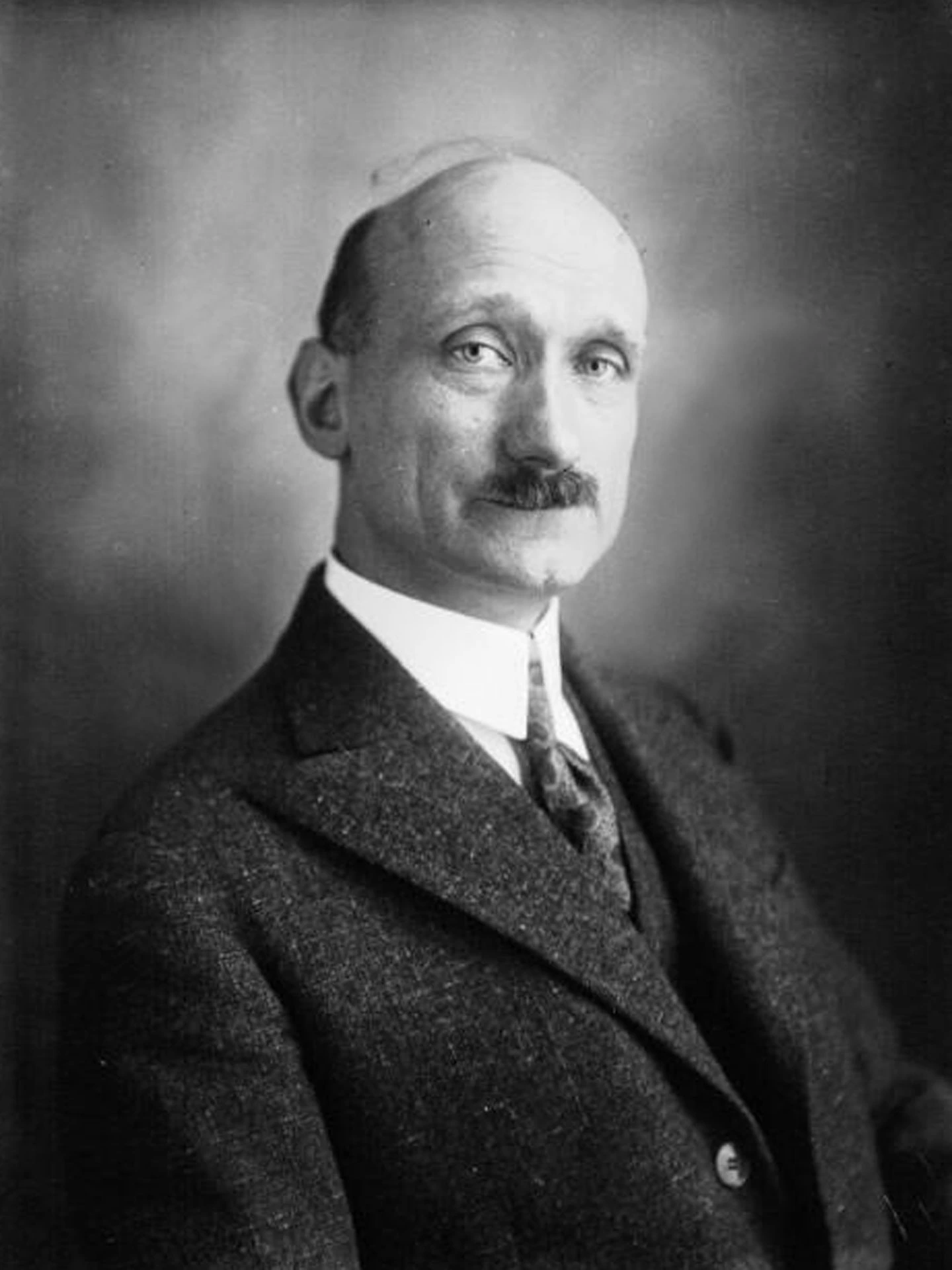 Portrait en noir et blanc de Robert Schuman